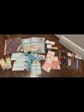 Stationary planner supplies lot